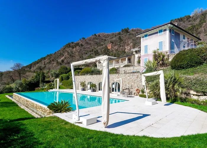 Wow - Amazing Lake View!