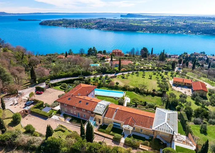 Wow - Amazing Lake View!